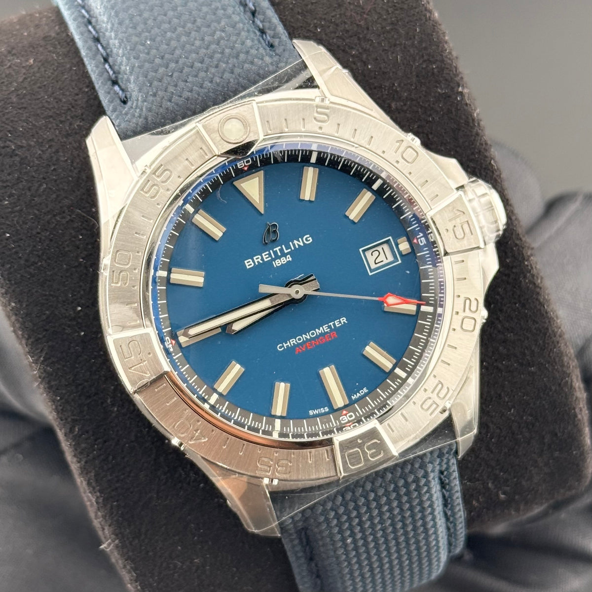 NEW Breitling Avenger Automatic 42mm A17328101C1X1