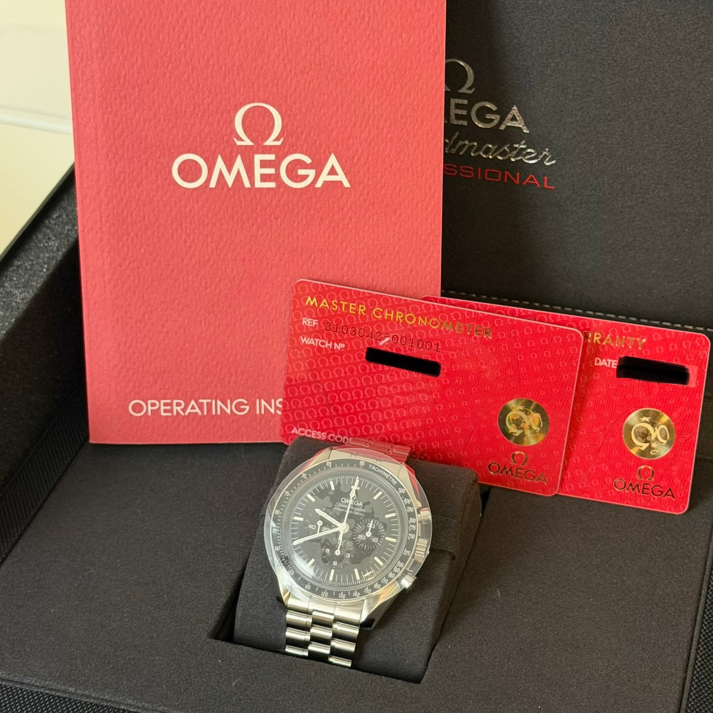 NEW Omega Moonwatch Speedmaster Hesalite 310.30.42.50.01.001