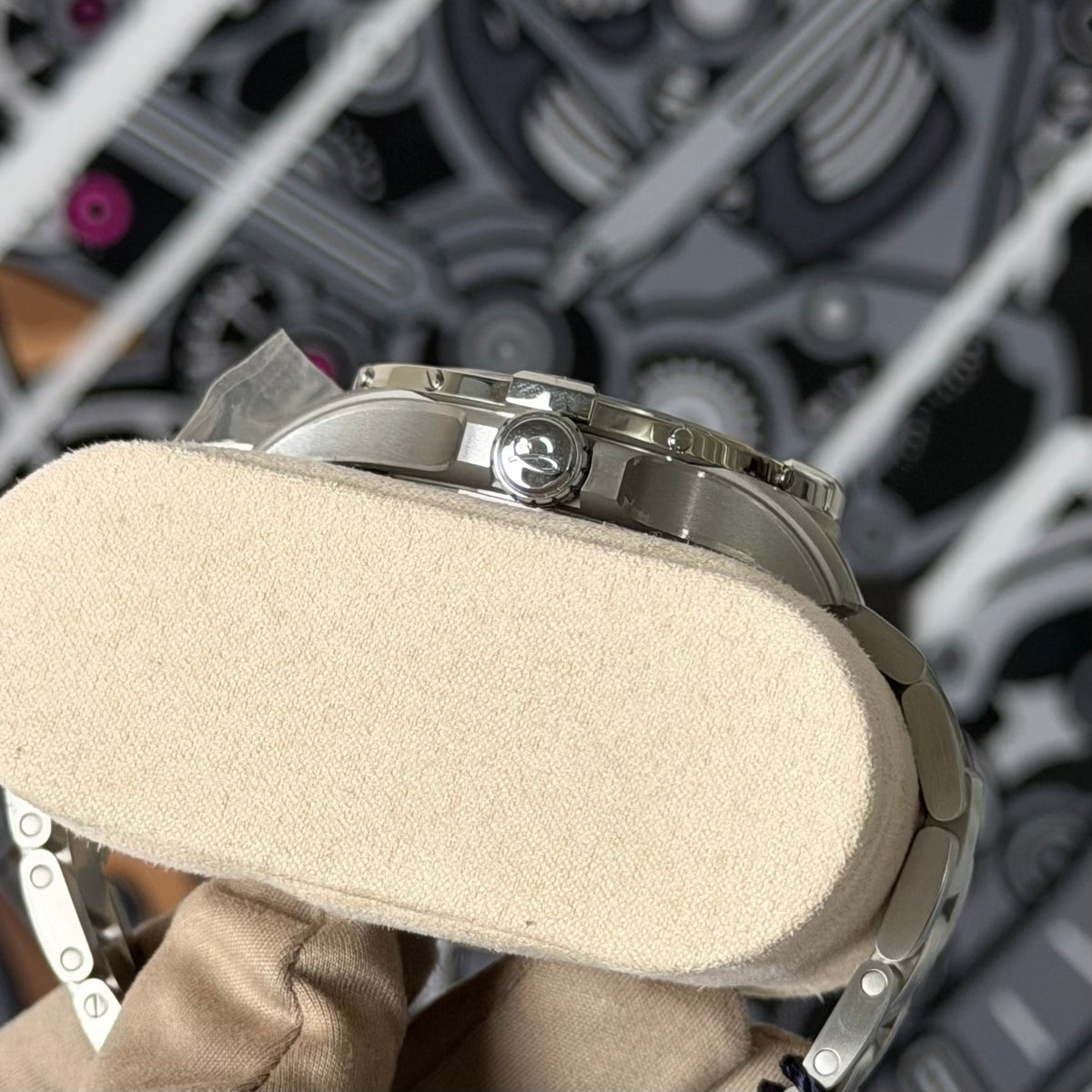 NEW Breitling Avenger Automatic A17328