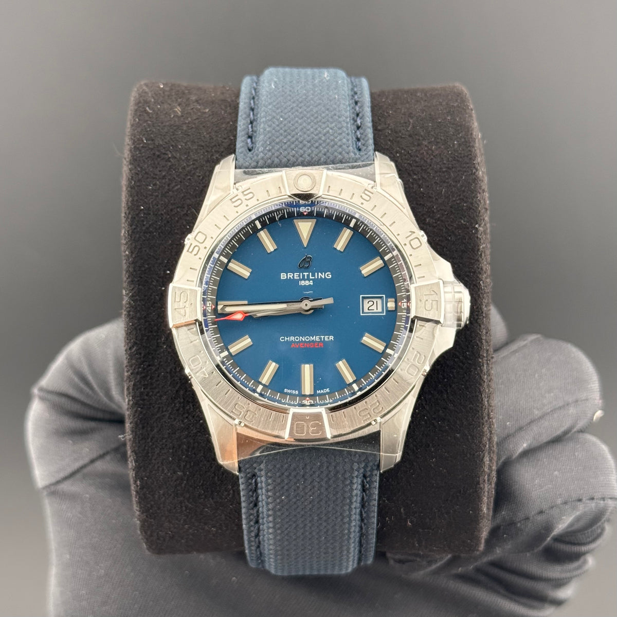 NEW Breitling Avenger Automatic 42mm A17328101C1X1