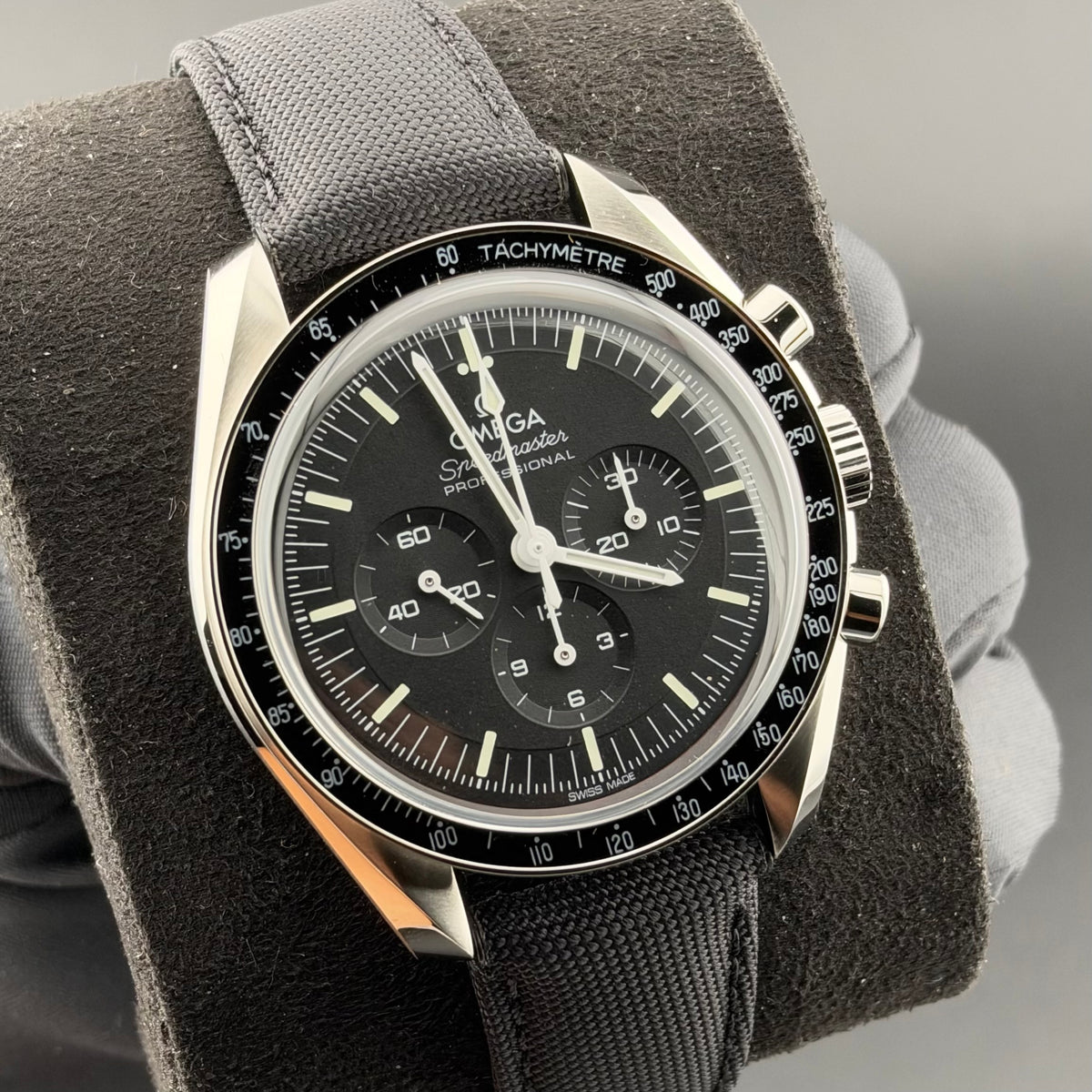 NEW Omega Speedmaster Professional Moonwatch 310.32.42.50.01.001