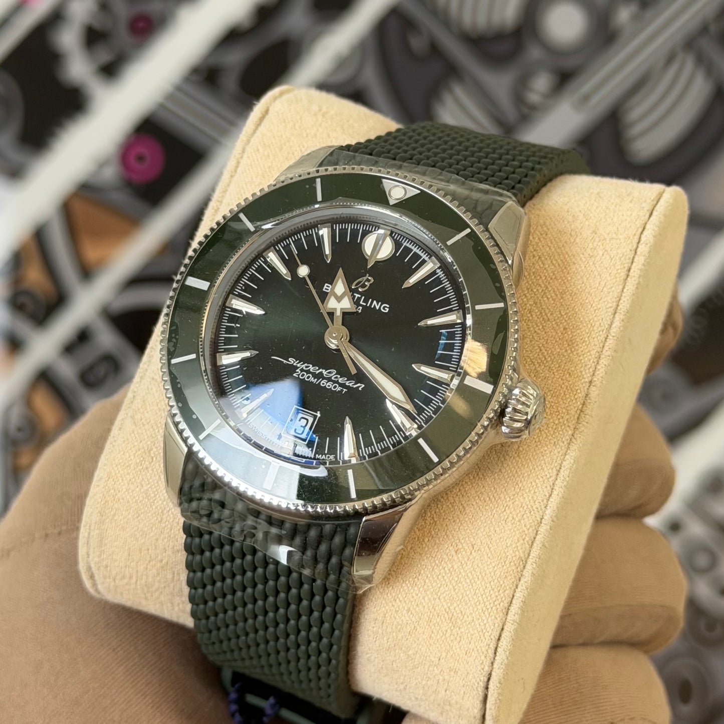 NEW Breitling SuperOcean B31 Automatic 42 Green AB3111 / AB3111361L1S1