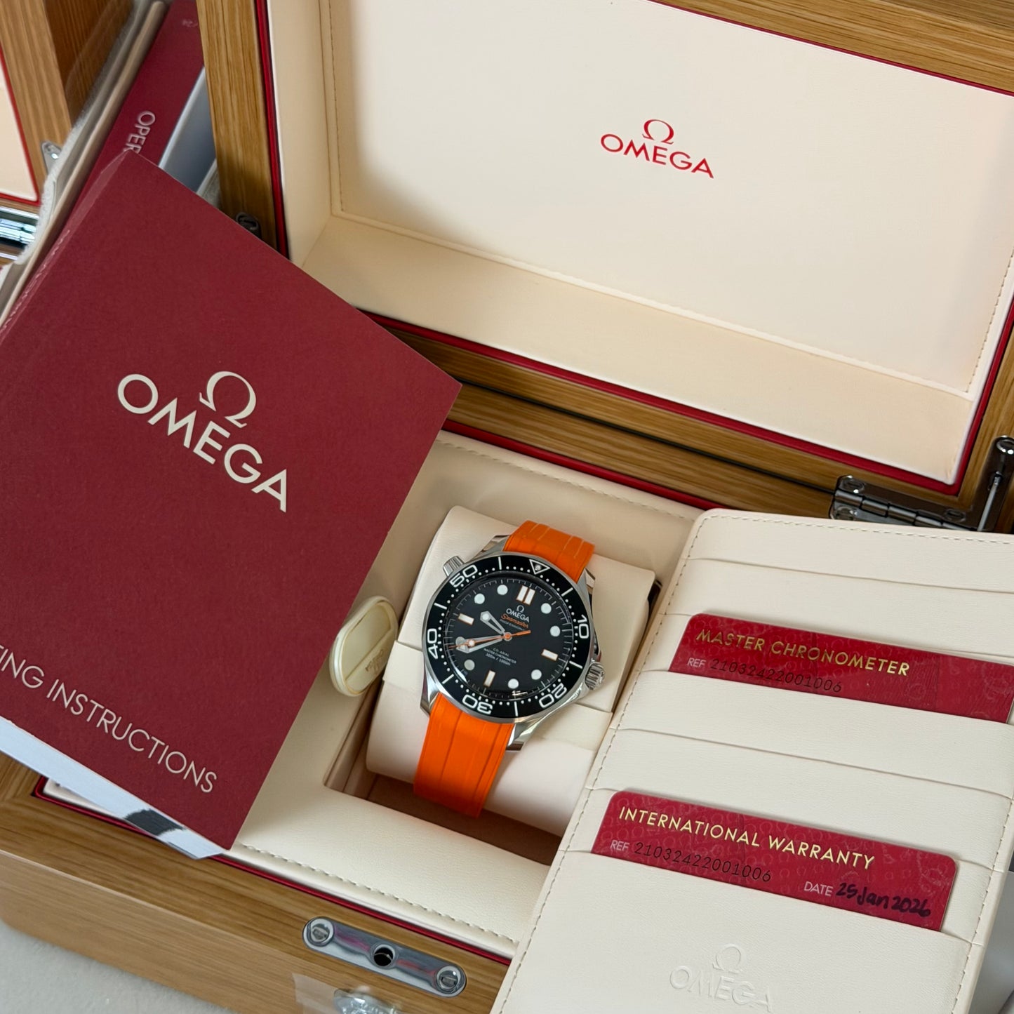 NEW Omega SeaMaster Diver Orange Rubber 210.32.42.20.01.006
