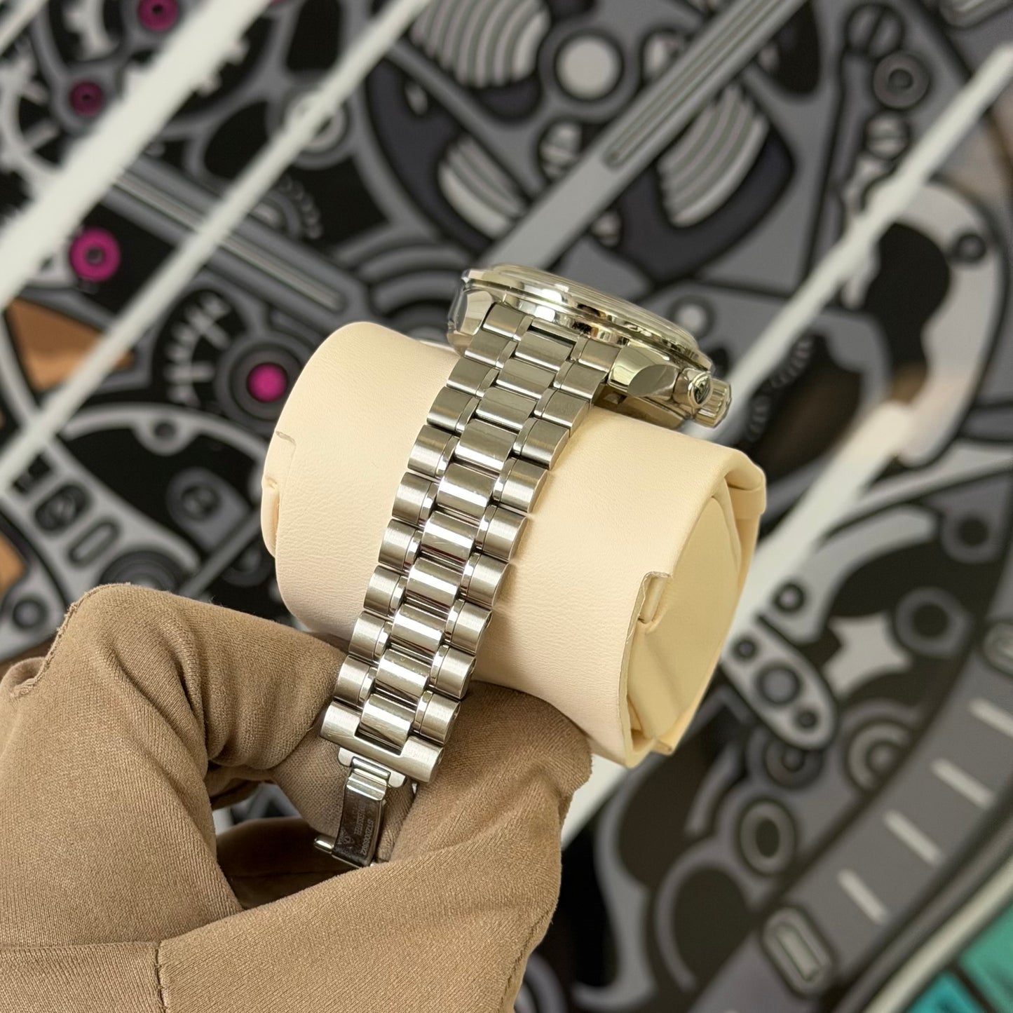 Omega Speedmaster Mother of Pearl Dial 324.30.38.50.55.001