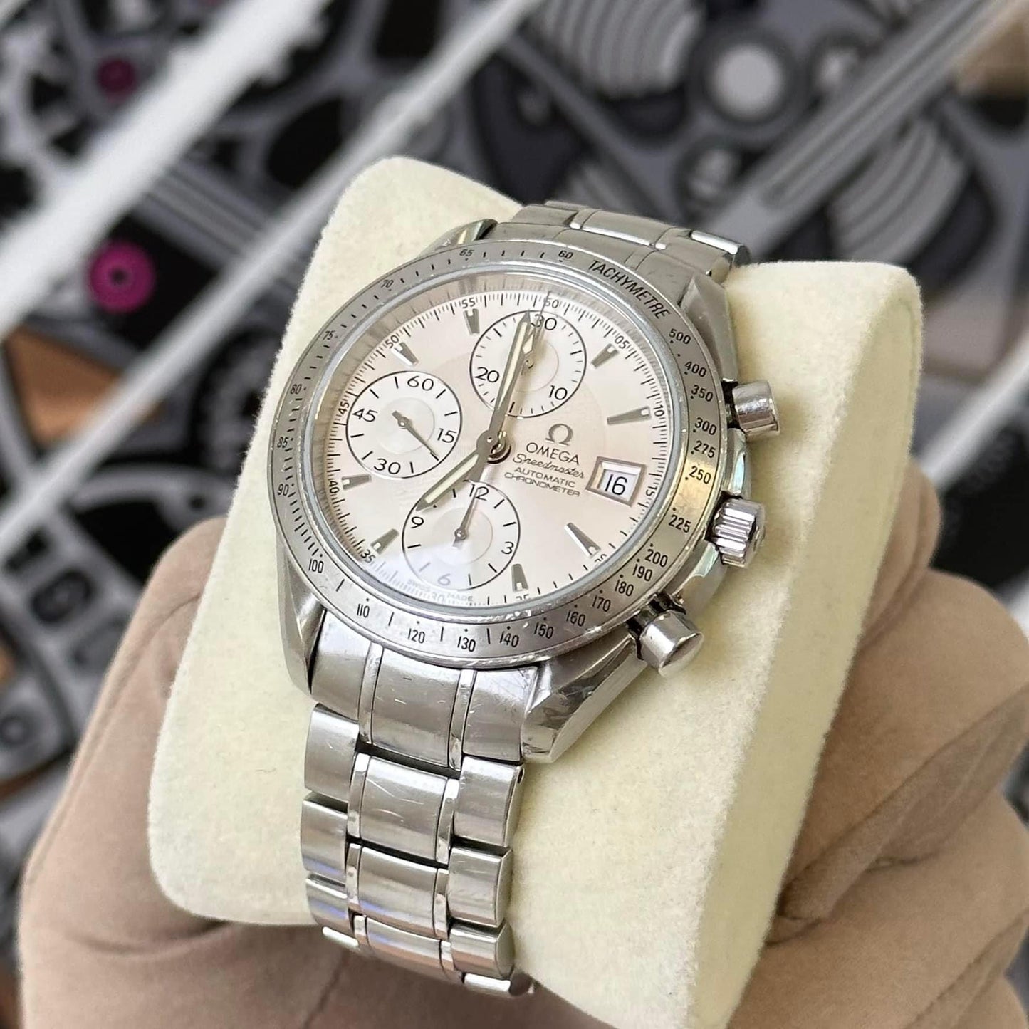 Omega Speedmaster Date 3211.30