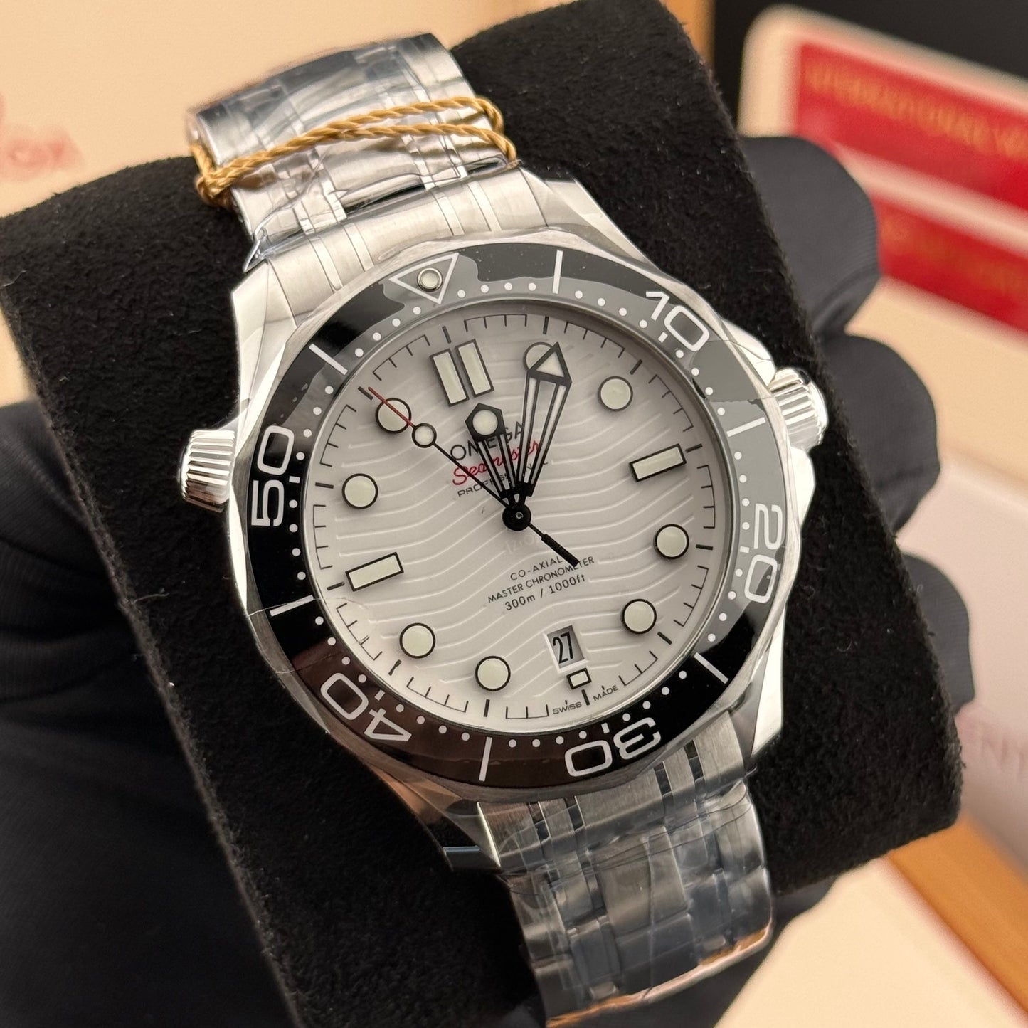 NEW Omega Seamaster Diver 300m White 210.30.42.20.04.001