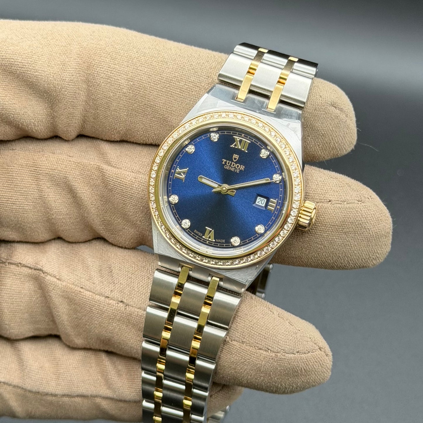 NEW Tudor Royal Date 28 28323