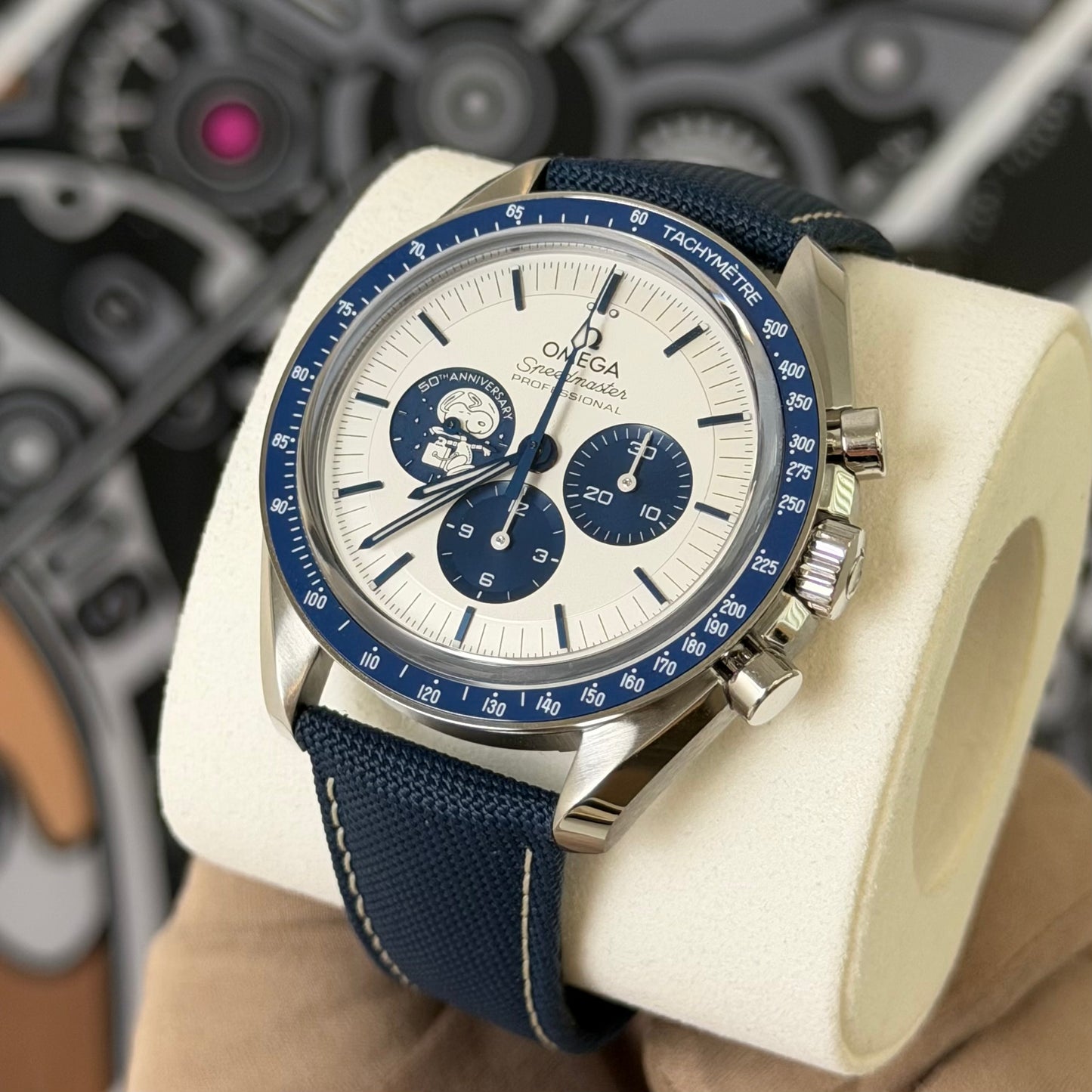 NEW Omega Speedmaster 50th Anniversary Snoopy 310.32.42.50.02.001