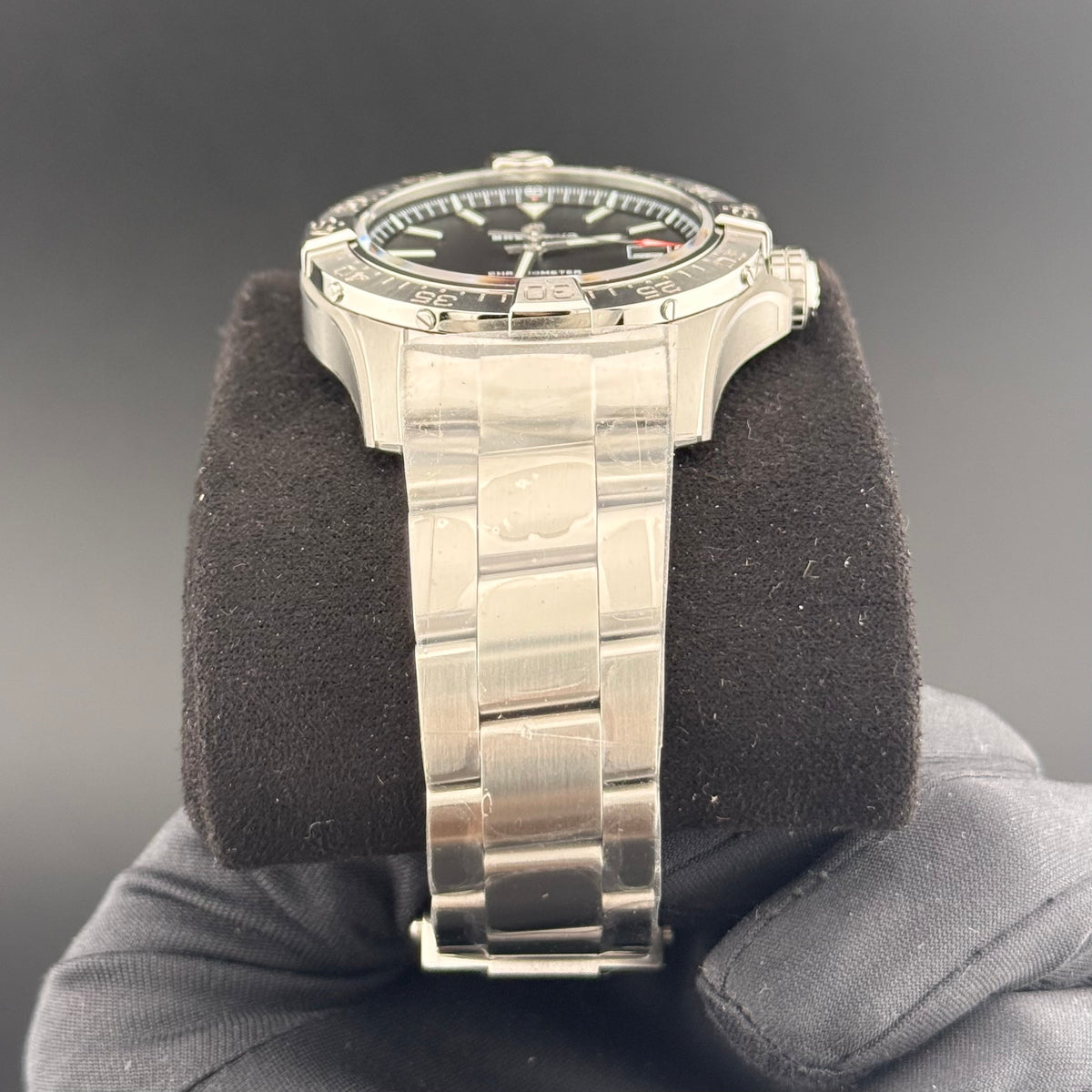 NEW Breitling Avenger Automatic 42mm A17328101B1A1