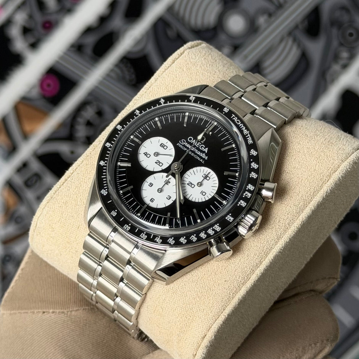 NEW Omega Moonwatch Reverse Panda Speedmaster 310.30.42.50.01.004