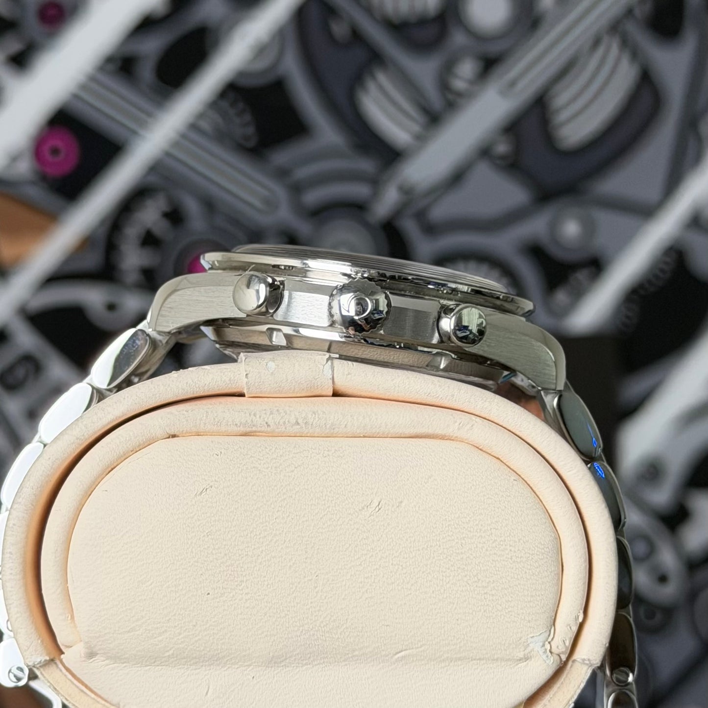 Omega Speedmaster Racing Panda 329.30.44.51.04.001