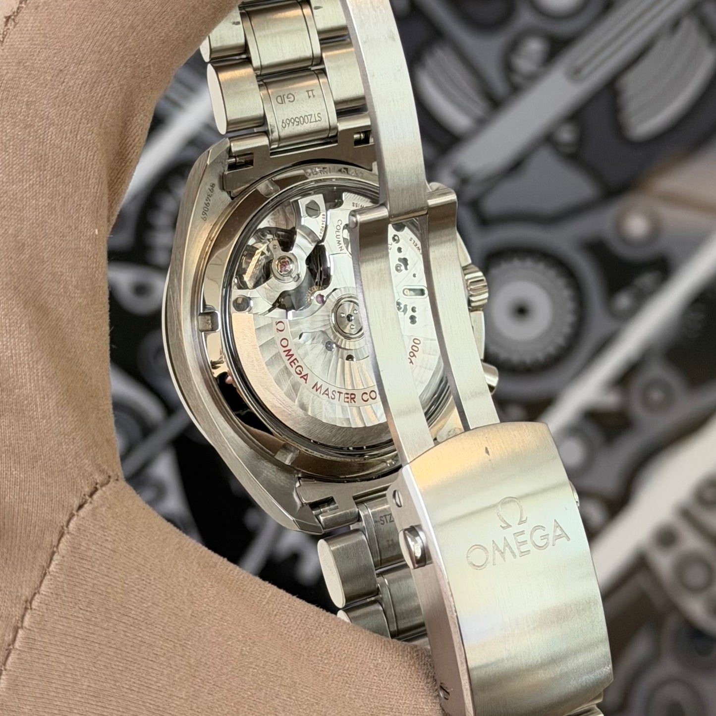 Omega Speedmaster Racing 329.30.44.51.04.001