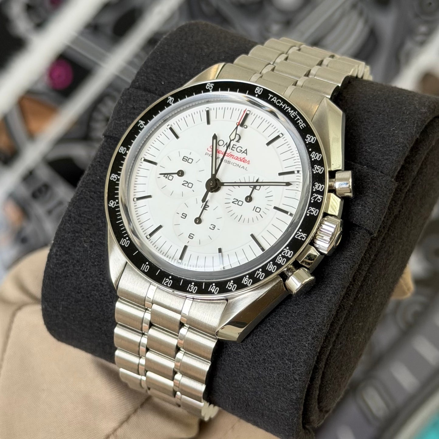 Omega Speedmaster Moonwatch White 310.30.42.50.04.001