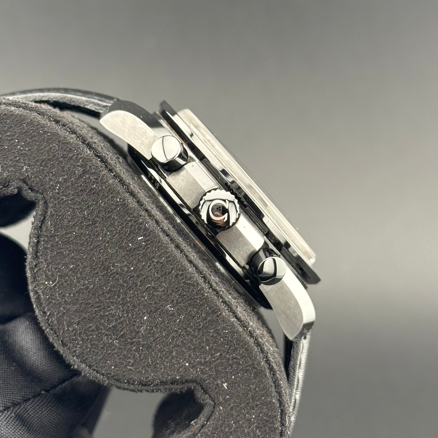 Omega Speedmaster Dark Side of the Moon 311.92.44.51.01.003