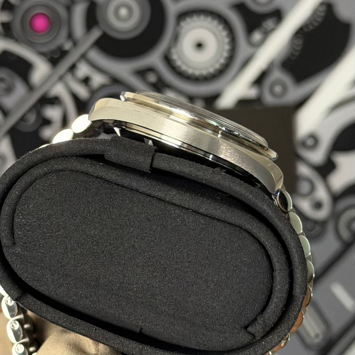 Omega Sapphire Moonwatch 310.30.42.50.01.002