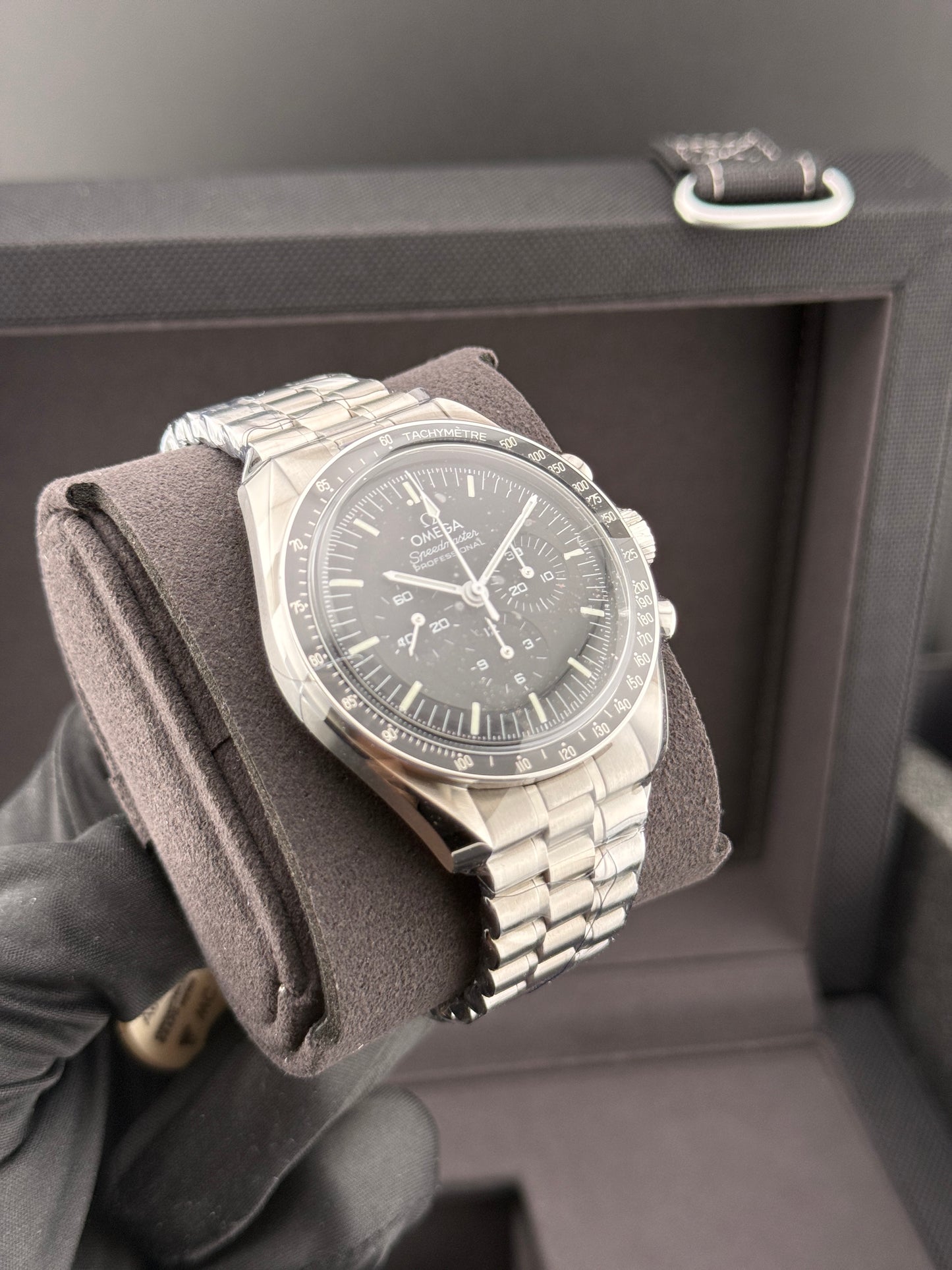 NEW Omega Speedmaster Moonwatch Hesalite 310.30.42.50.01.001