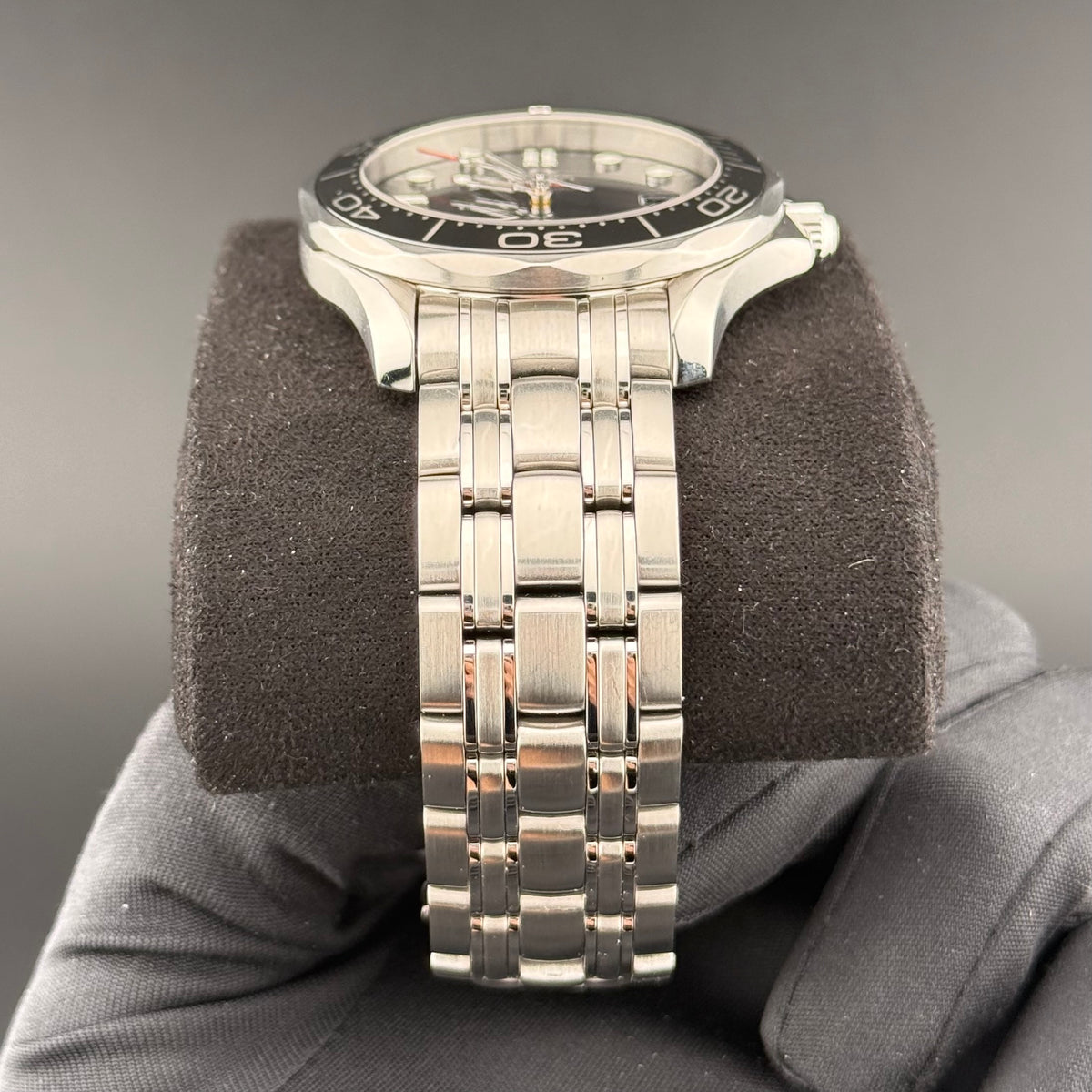 Omega Seamaster Diver 300m Black “No Wave”
Ref. 212.30.41.20.01.003