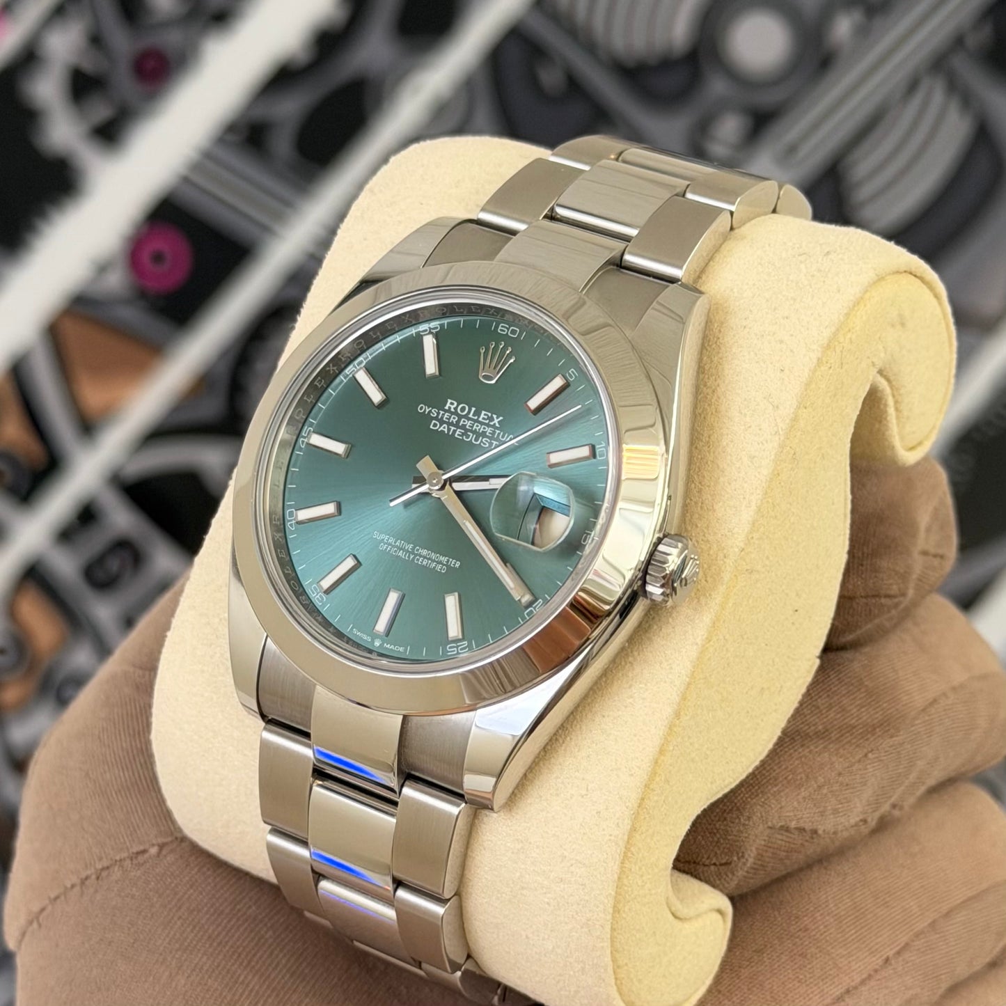 Rolex DJ41 Green Smooth Oyster  126300 (2025)