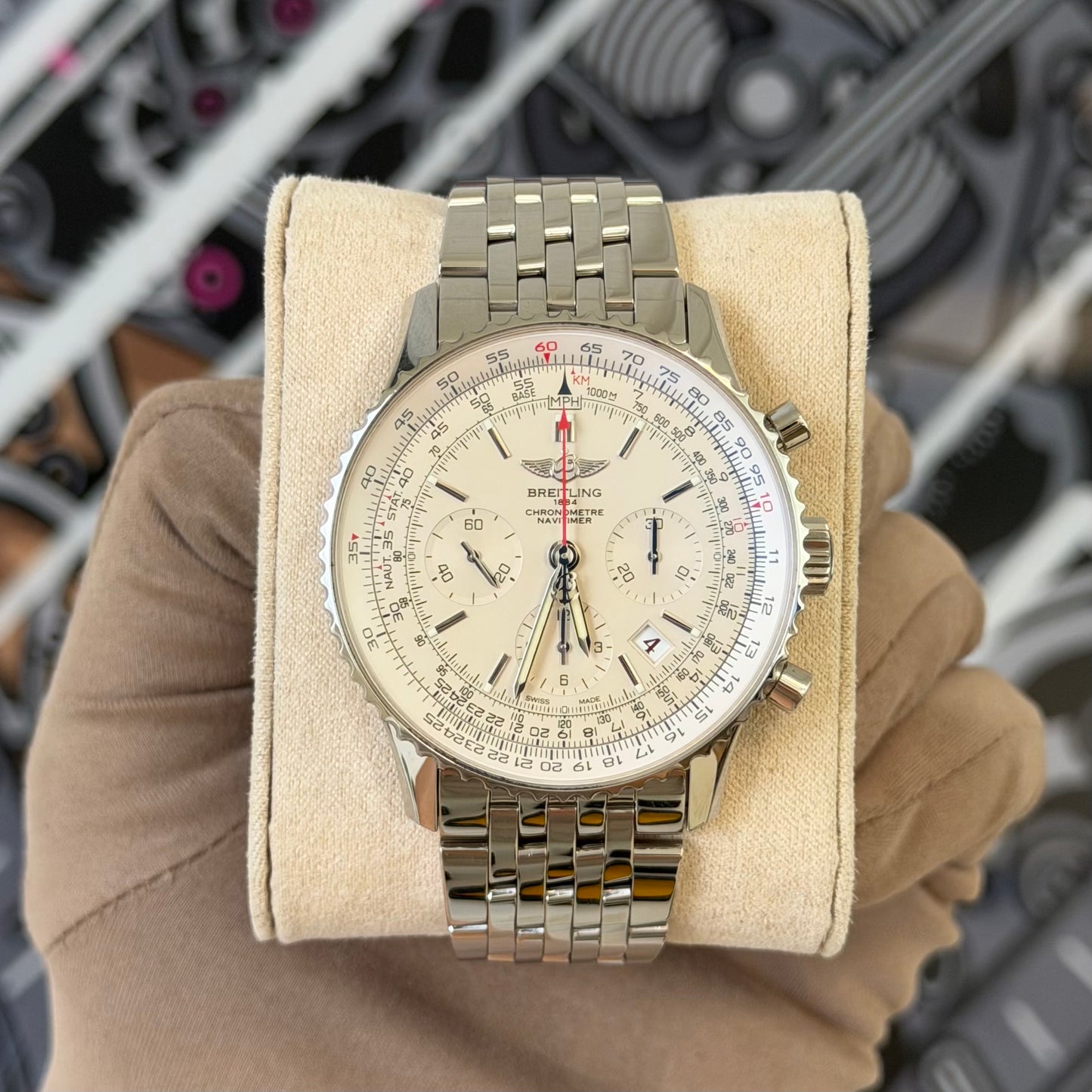 Breitling Navitimer 01 Limited Edition (339/2000) AB0123