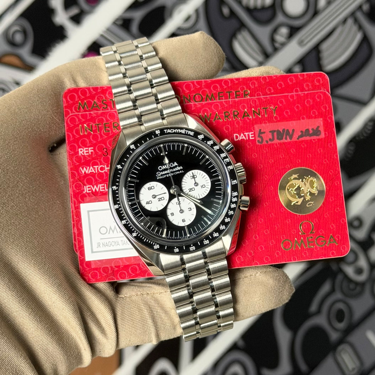 NEW Omega Moonwatch Reverse Panda Speedmaster 310.30.42.50.01.004