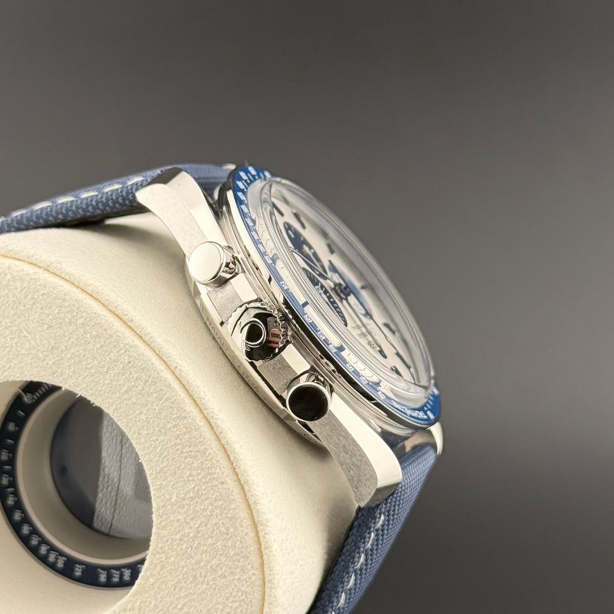 NEW Omega Speedmaster Silver Snoopy Award 310.32.42.50.02.001