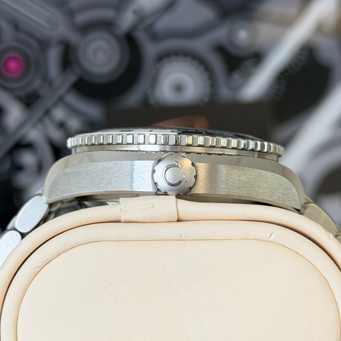 Omega Seamaster GMT Oreo 215.30.44.22.01.001