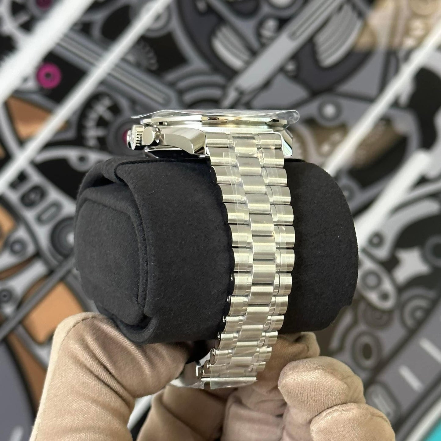 NEW Omega Moonwatch Speedmaster Sapphire 310.30.42.50.01.002