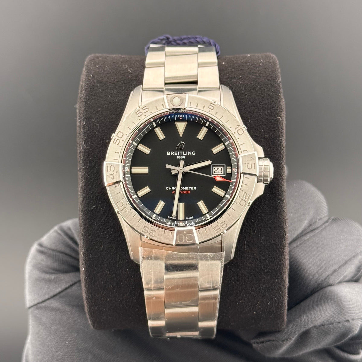 NEW Breitling Avenger Automatic 42mm A17328101B1A1