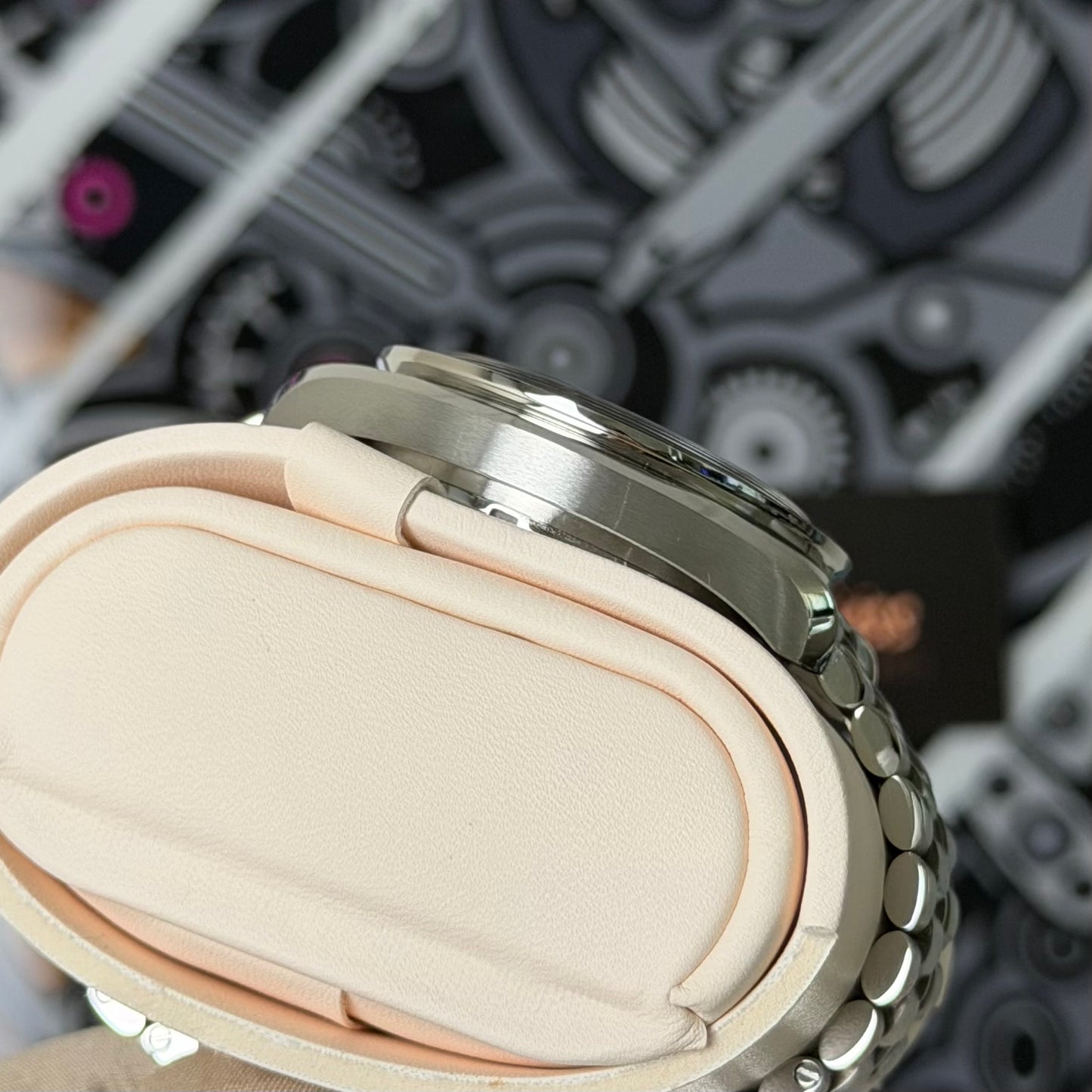 Omega Speedmaster Moonphase Meteorite 304.30.43.52.01.001