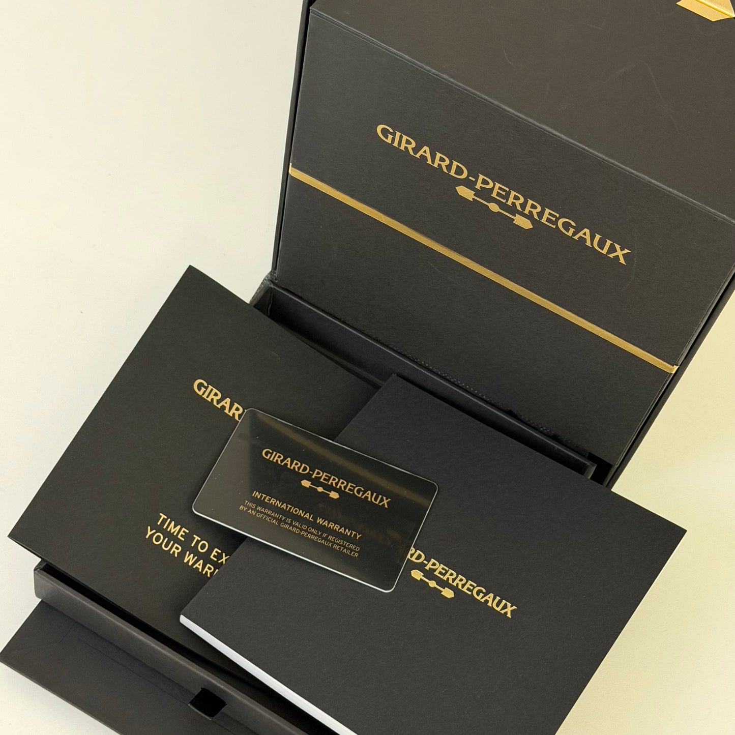 NEW Girard-Perregaux Laureato Black Dial 81010-11-634-11A