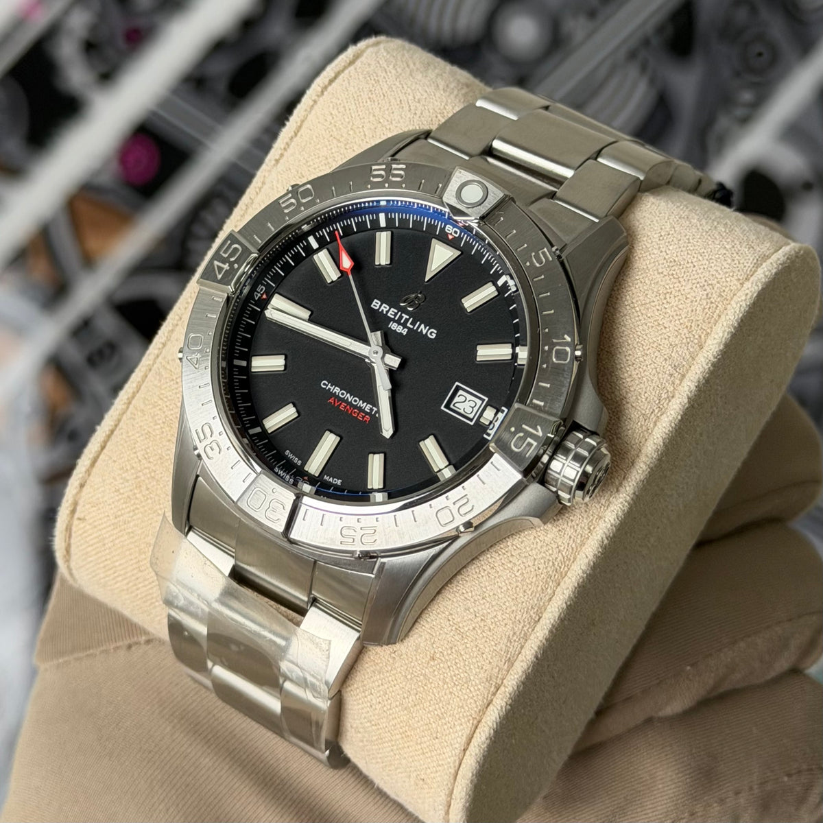 NEW Breitling Avenger Automatic A17328