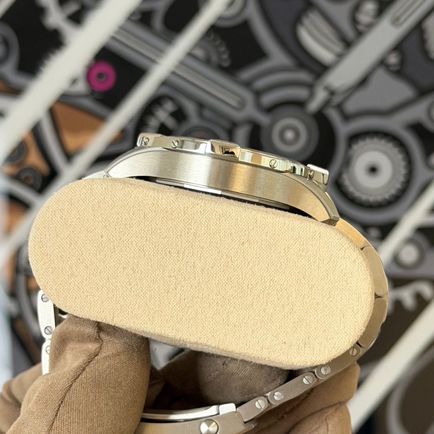NEW Breitling Avenger GMT 44 A32320