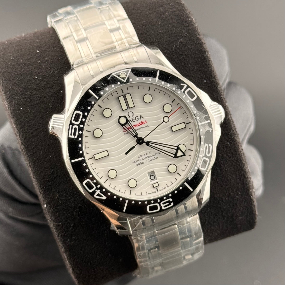 NEW Omega Seamaster Diver 300m White 210.30.42.20.04.001
