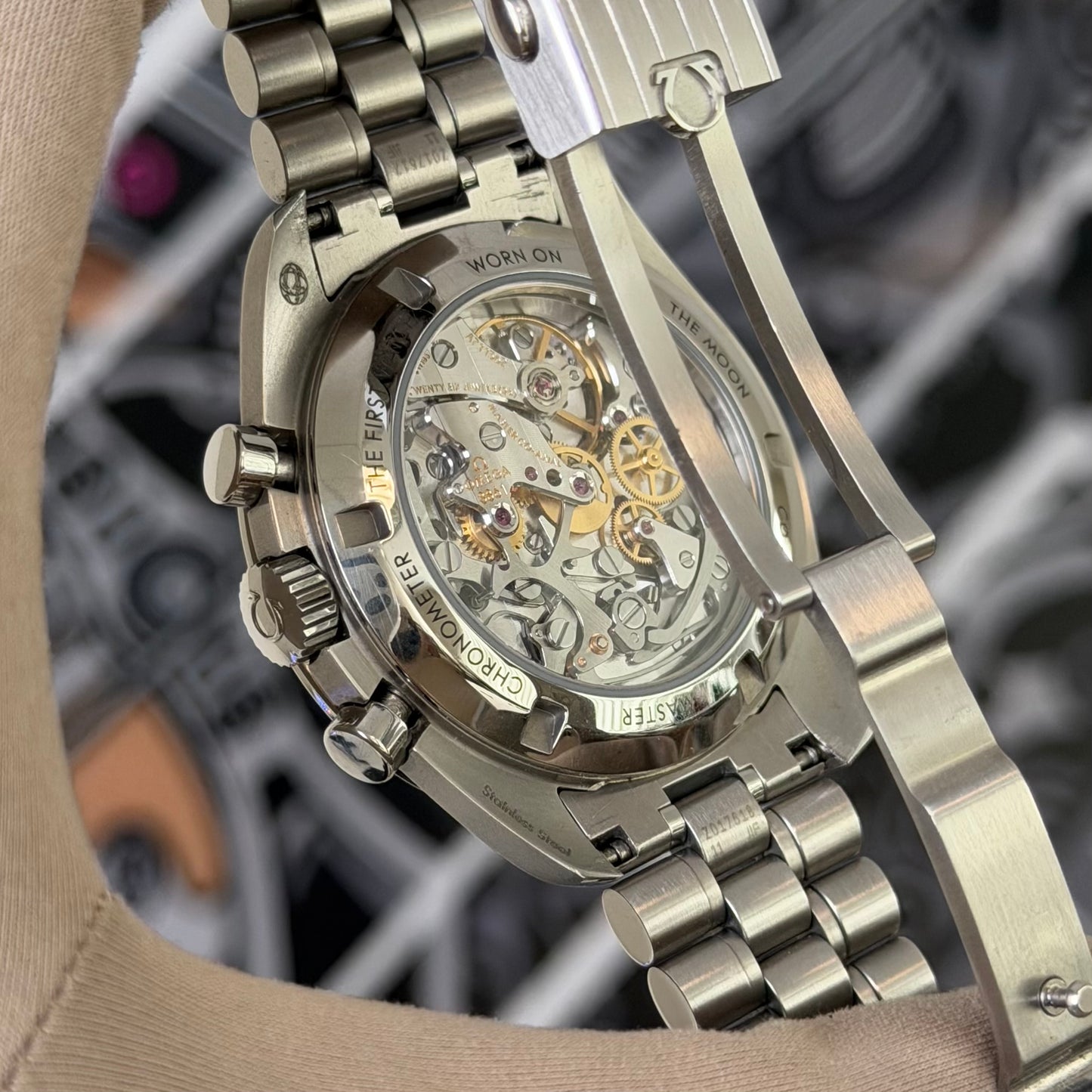 Omega Speedmaster Moonwatch White 310.30.42.50.04.001