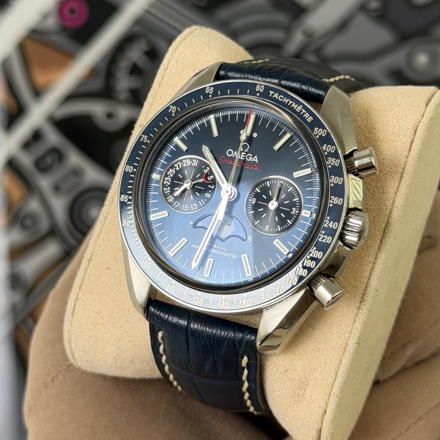 Omega Speedmaster Moonphase Chronograph 304.33.44.52.03.001