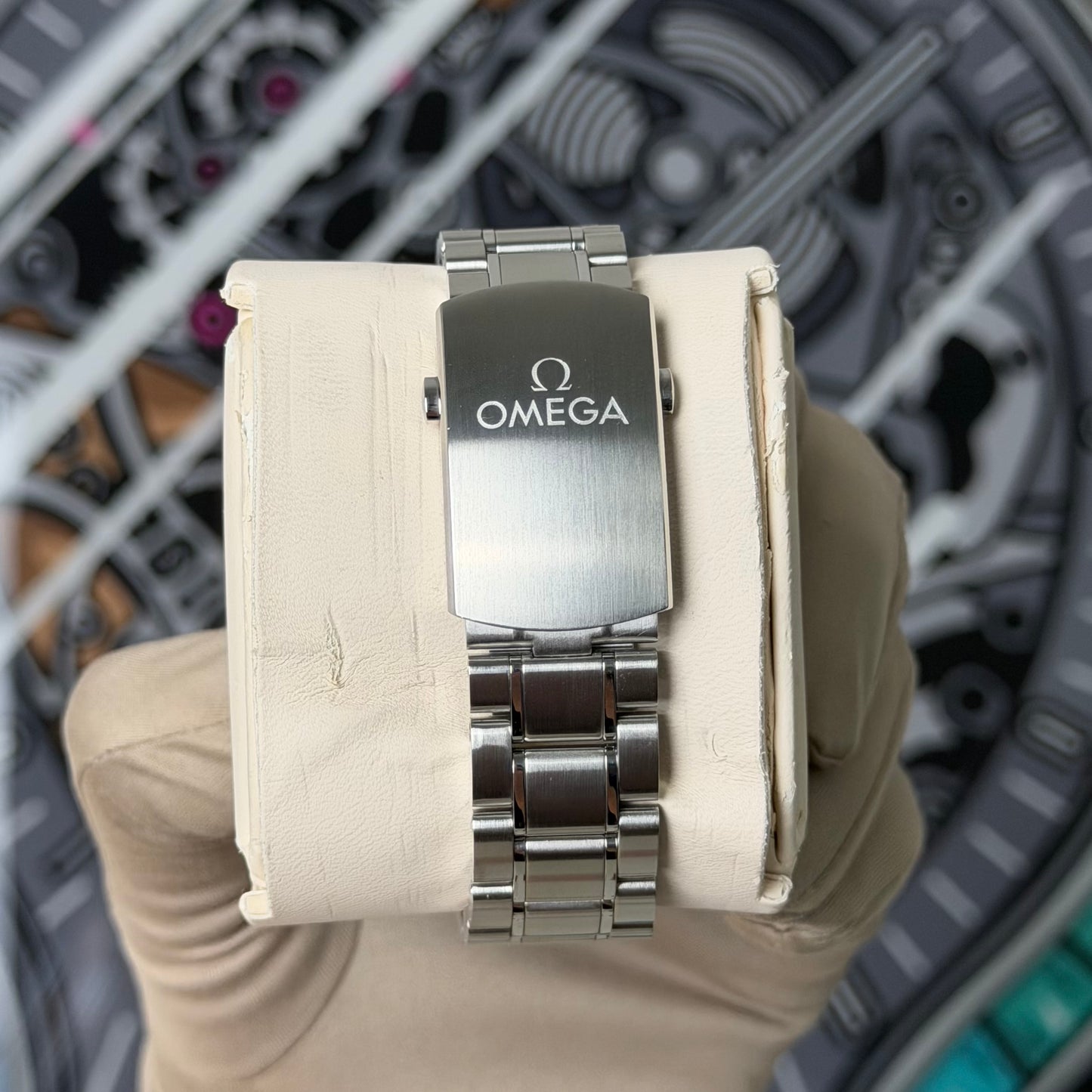Omega Speedmaster Racing Panda 329.30.44.51.04.001