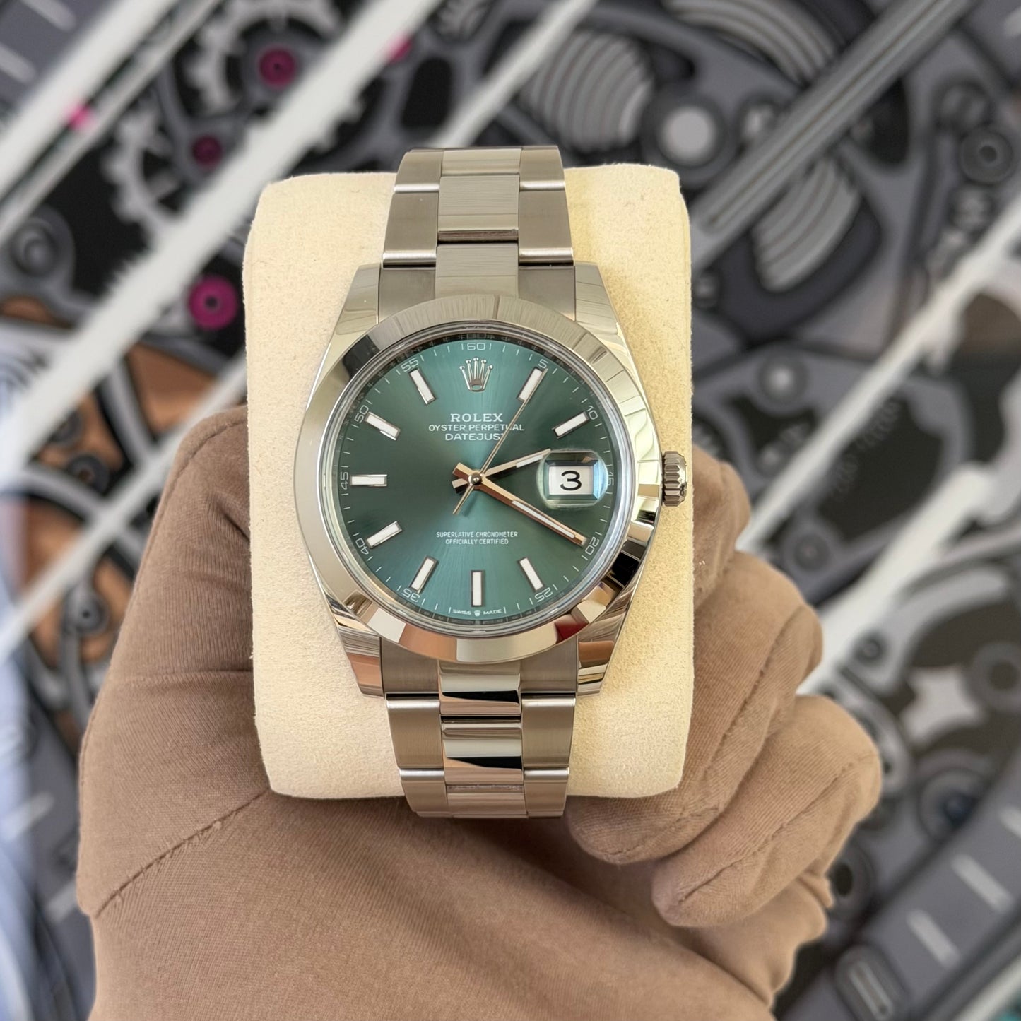 Rolex DJ41 Green Smooth Oyster  126300 (2025)