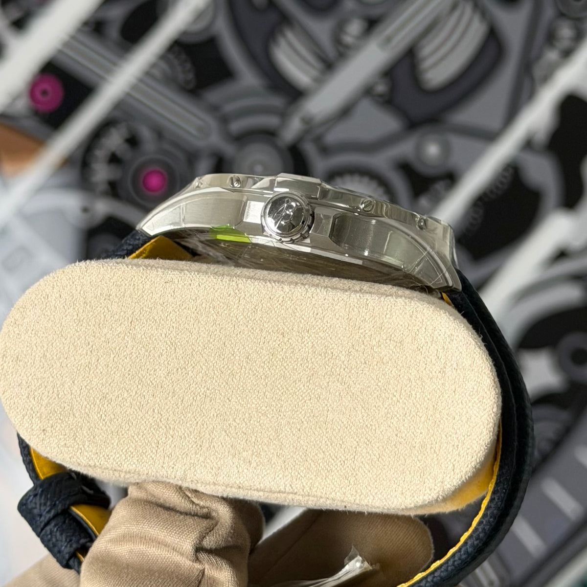NEW Breitling Avenger Automatic A17328
