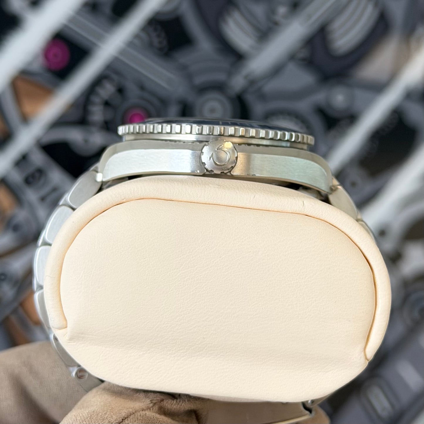 Omega Seamaster Planet Ocean 600M 215.30.40.20.03.001