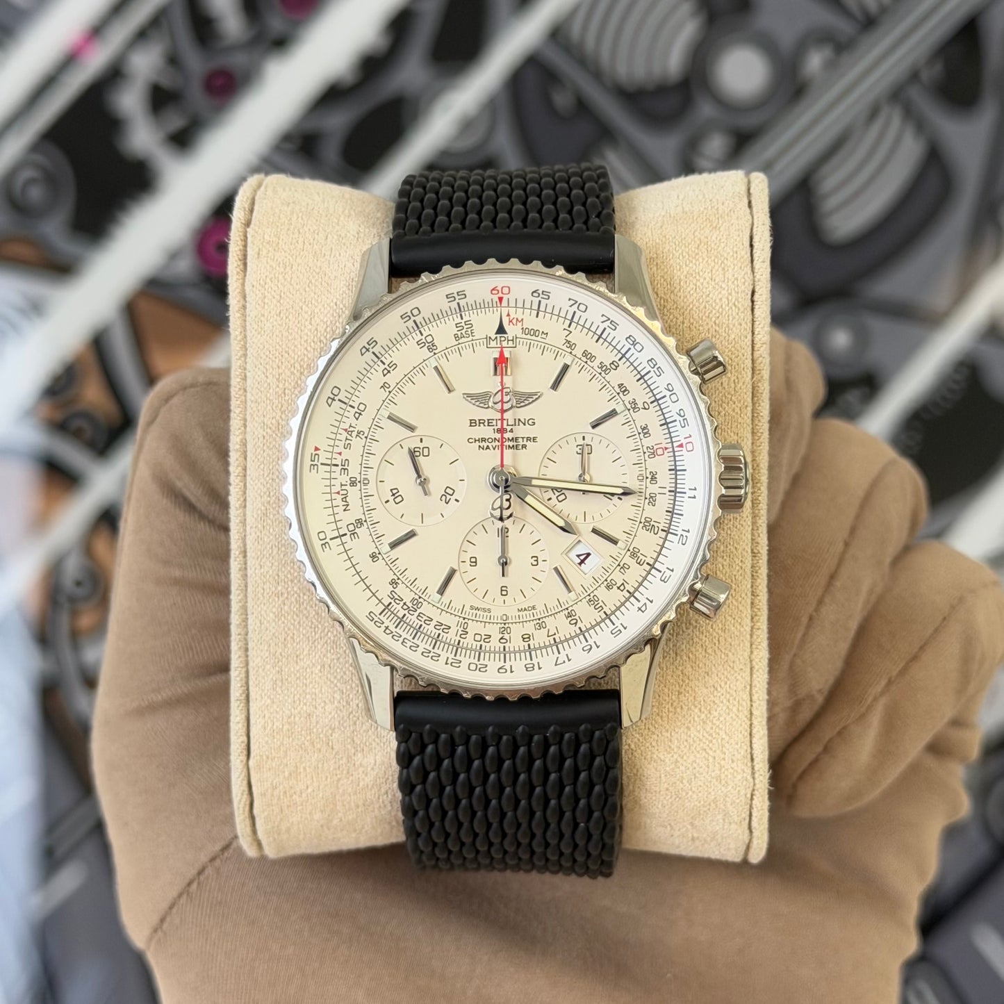 Breitling Navitimer 01 Limited Edition (1195/2000) AB0123