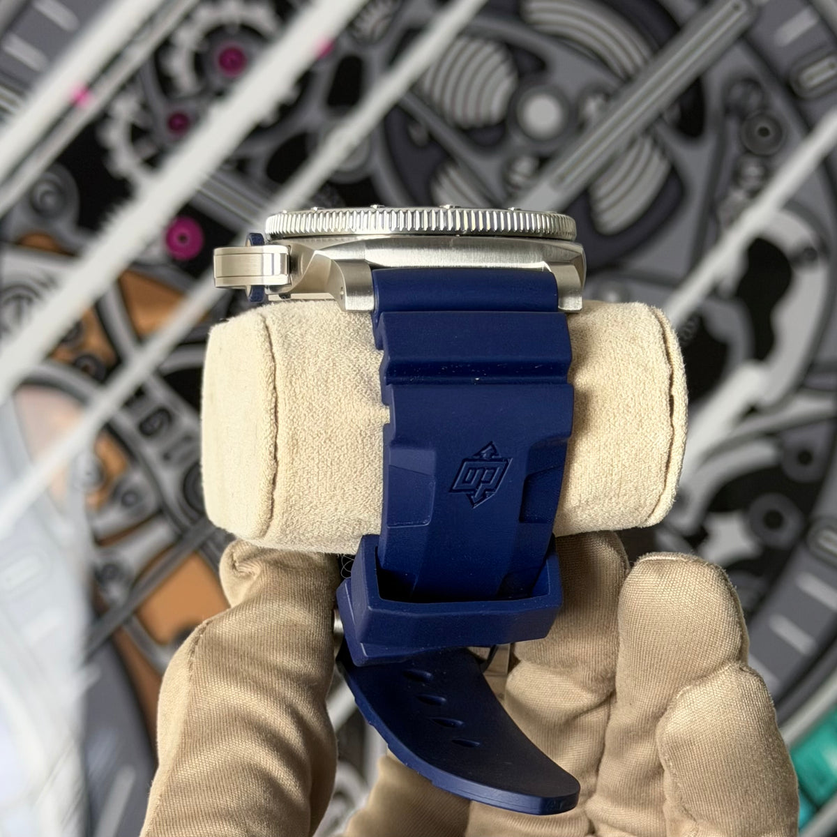 NEW Panerai Submersible Mike Horn Limited Edition PAM01676