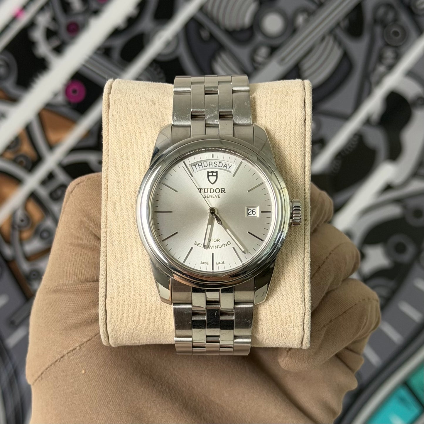 Tudor Glamour Date Day 56000