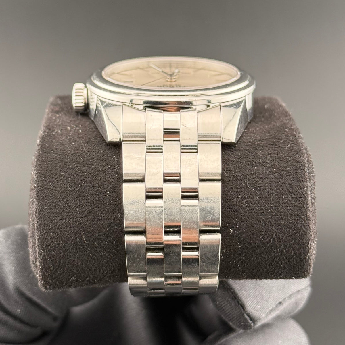 Tudor Glamour Date-Day 56000