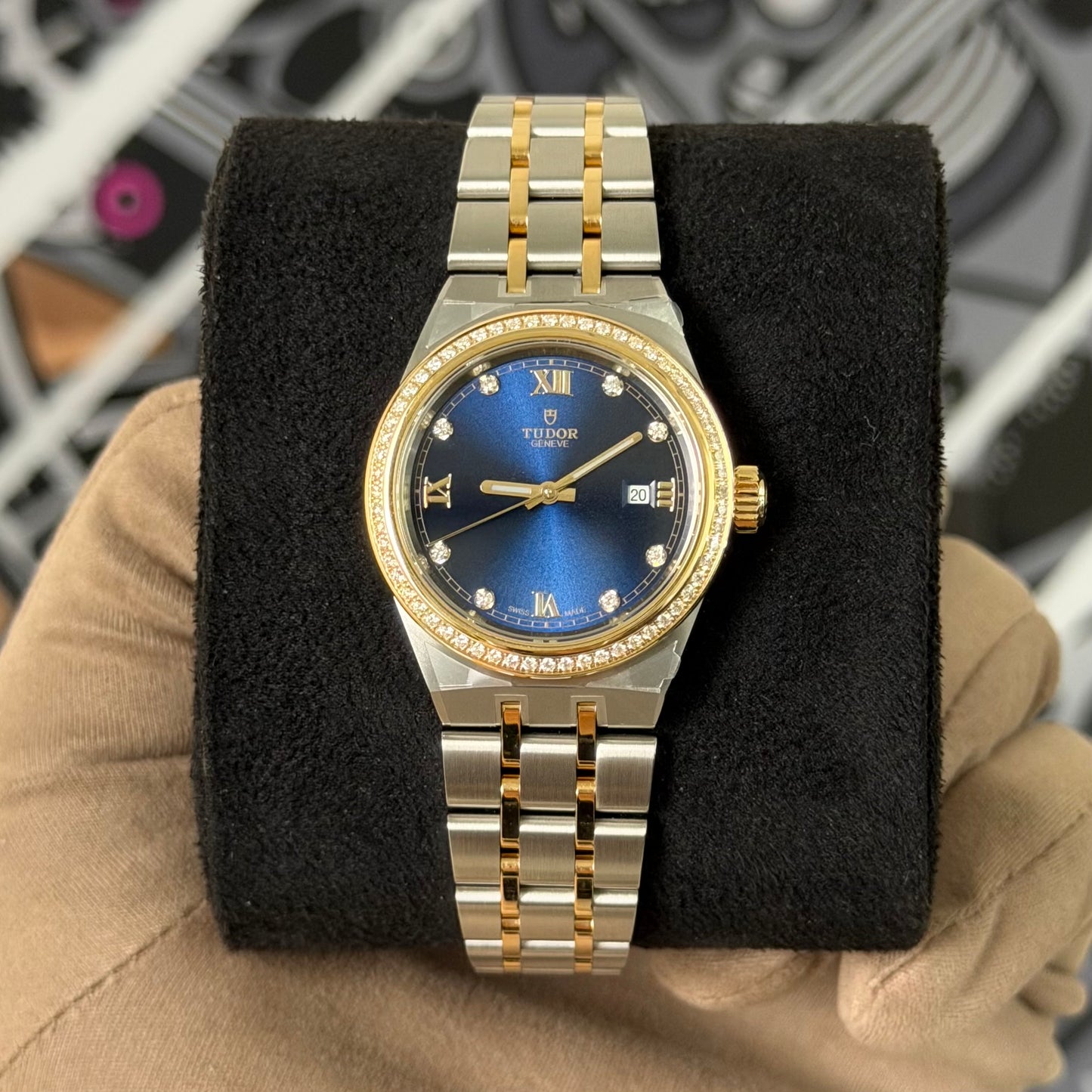 NEW Tudor Royal Date 28 28323
