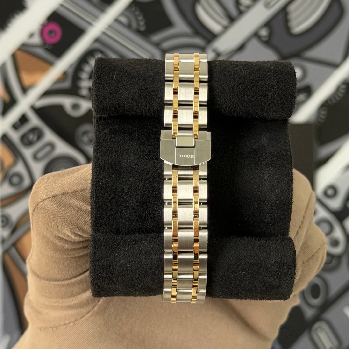 NEW Tudor Royal Date 28 28323
