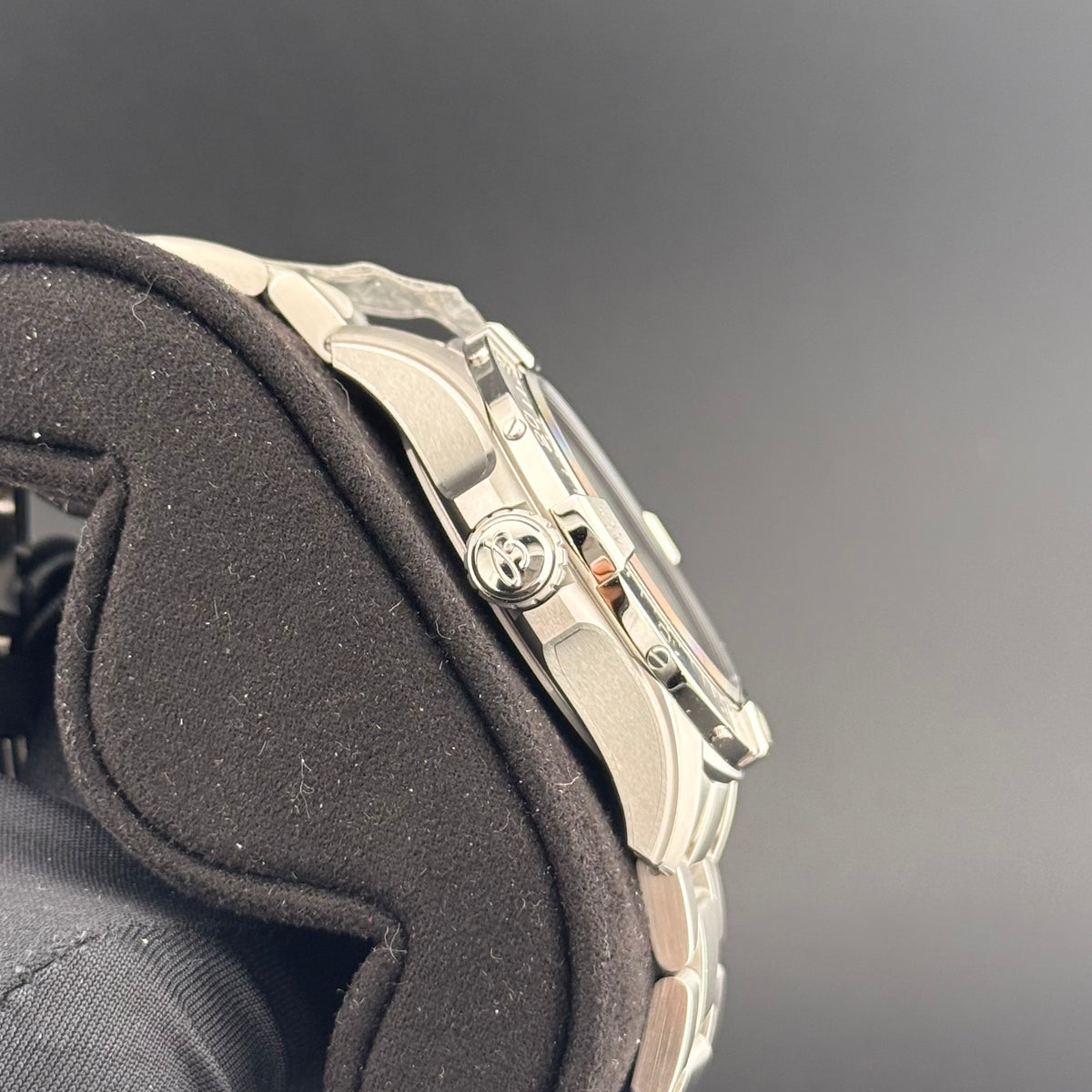 NEW Breitling Avenger Automatic 42mm A17328101B1A1