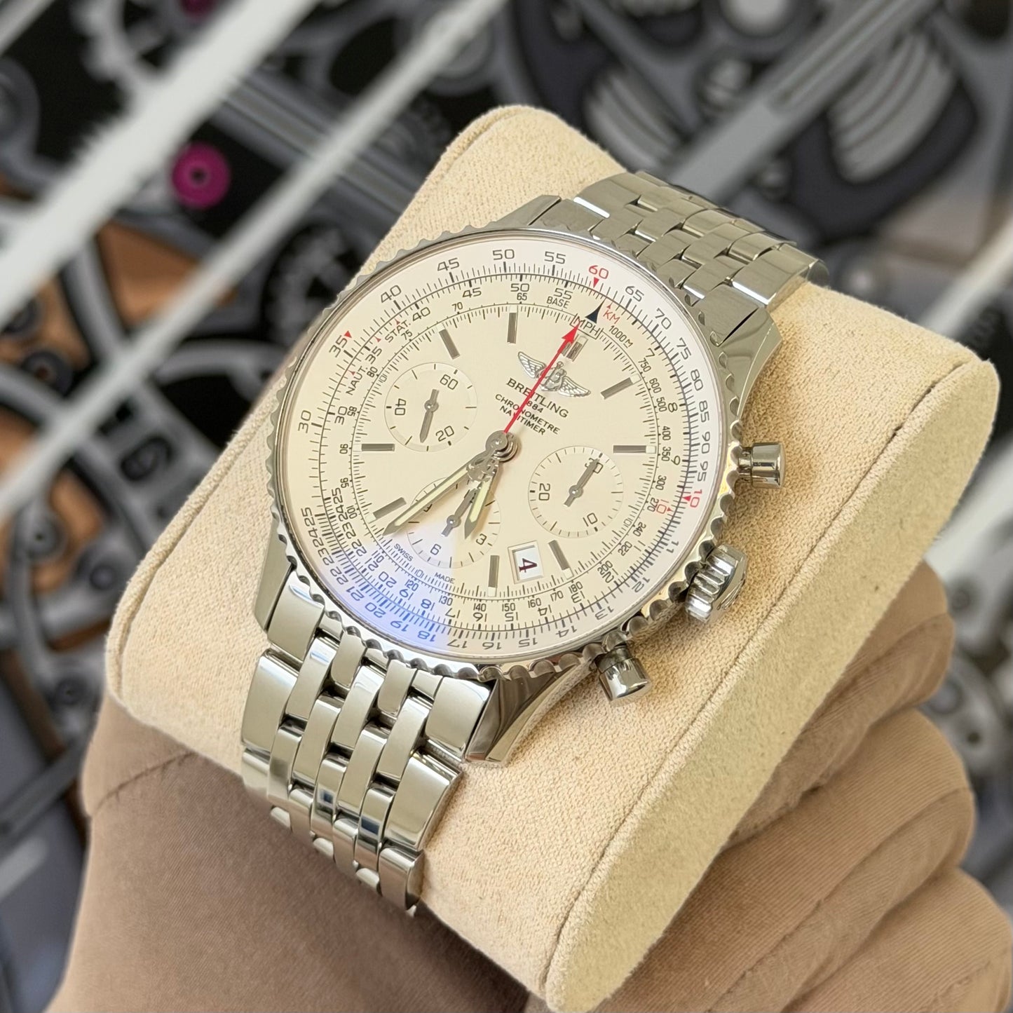 Breitling Navitimer 01 Limited Edition (339/2000) AB0123