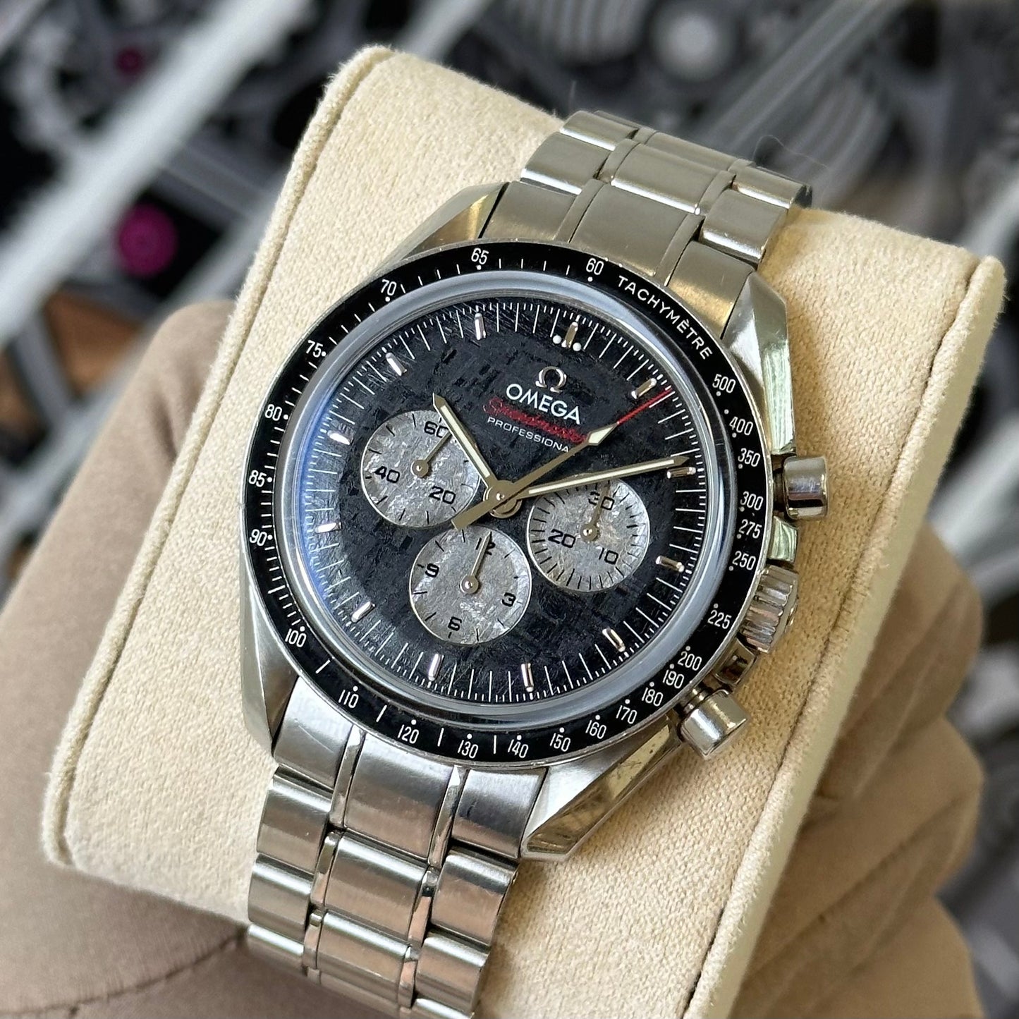 Omega Speedmaster Apollo Soyuz Meteorite 311.30.42.30.99.001