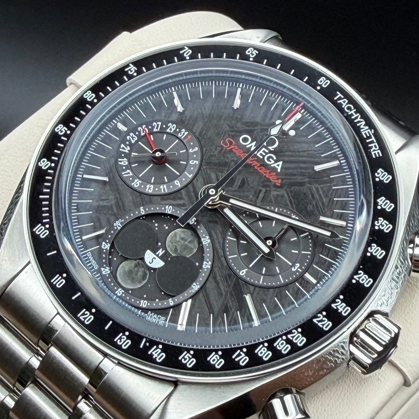 Omega Speedmaster Moonphase Meteorite 304.30.43.52.01.001