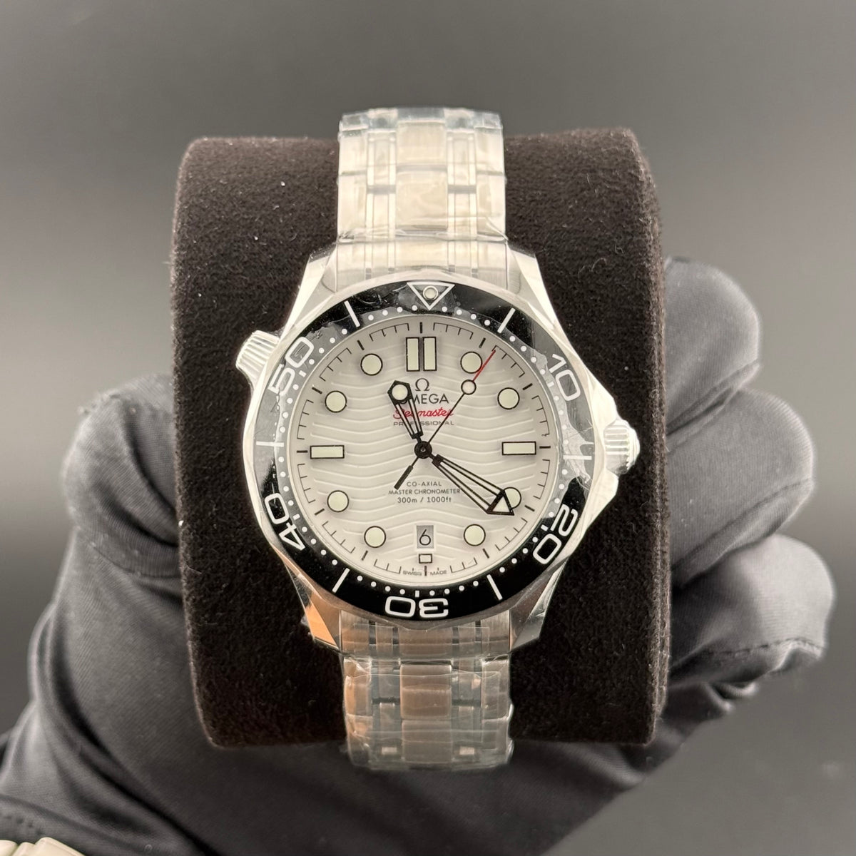 NEW Omega Seamaster Diver 300m White 210.30.42.20.04.001